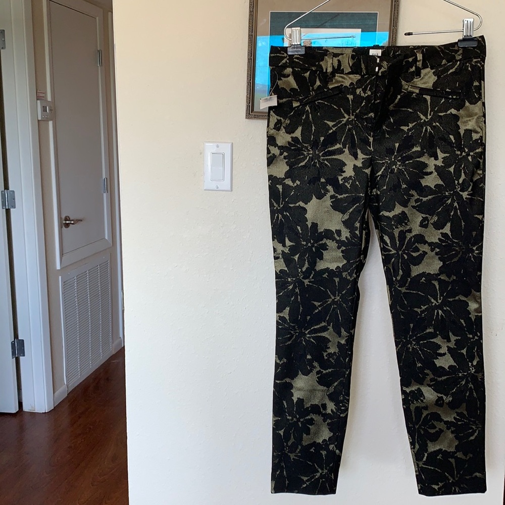 SALE! GAP Black and Gold Crop Pants